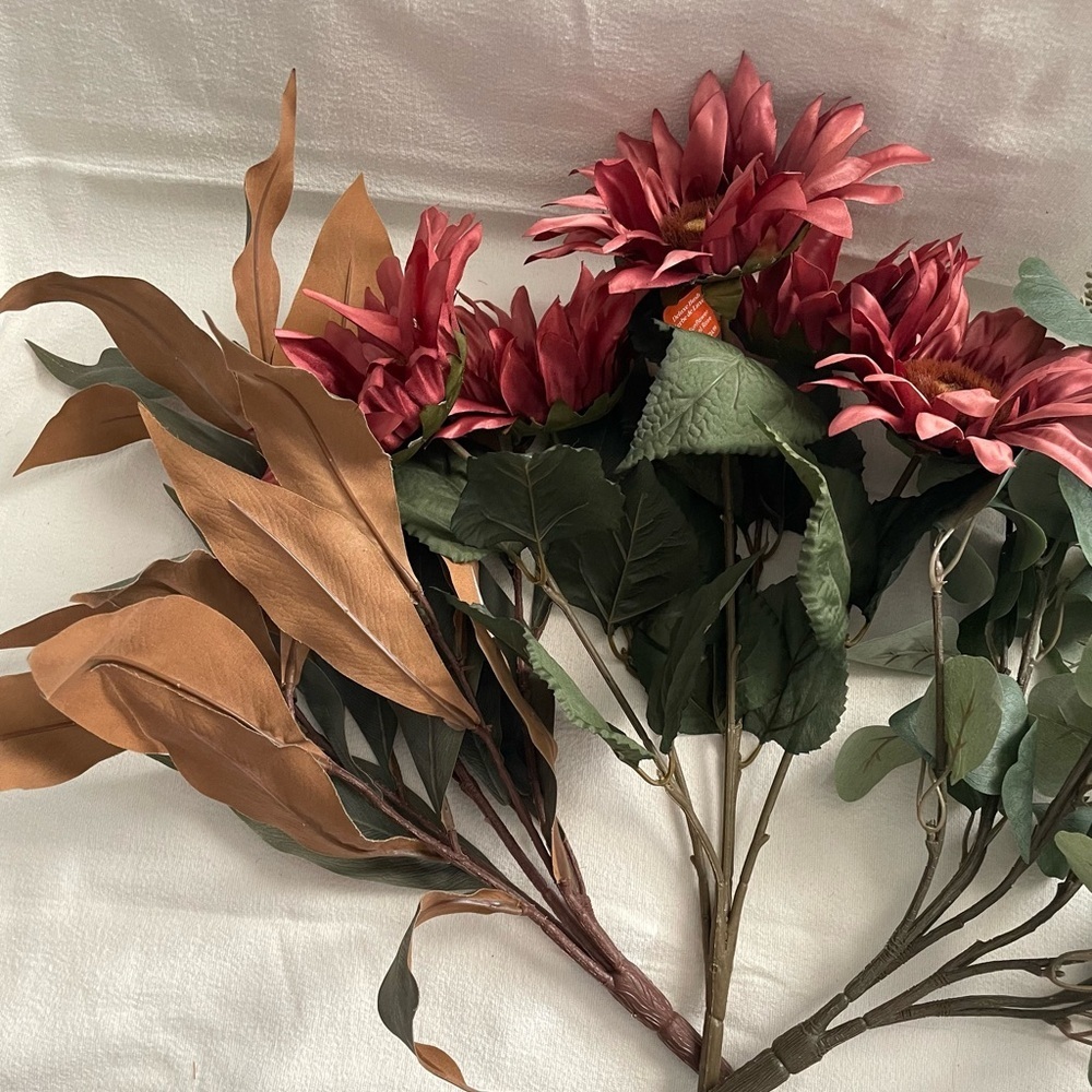 NWT Ashland Artificial Floral Arrangement with Red and Green Accents - Picture 3 of 15
